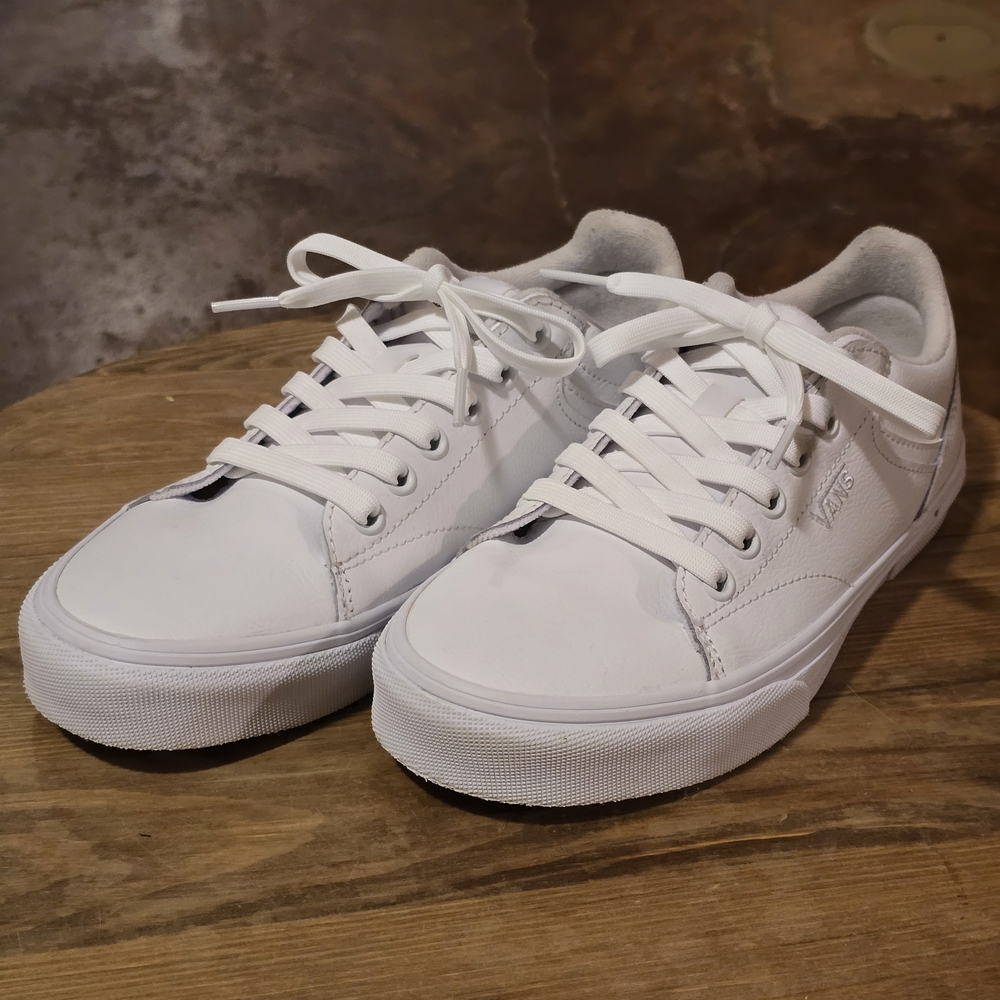 VANS Seldan White Leather Sneakers Women’s Size 8 Low Top Lace-Up